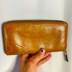 Fossil | unisex genuine leather zip around wallet with a lot of cardholders